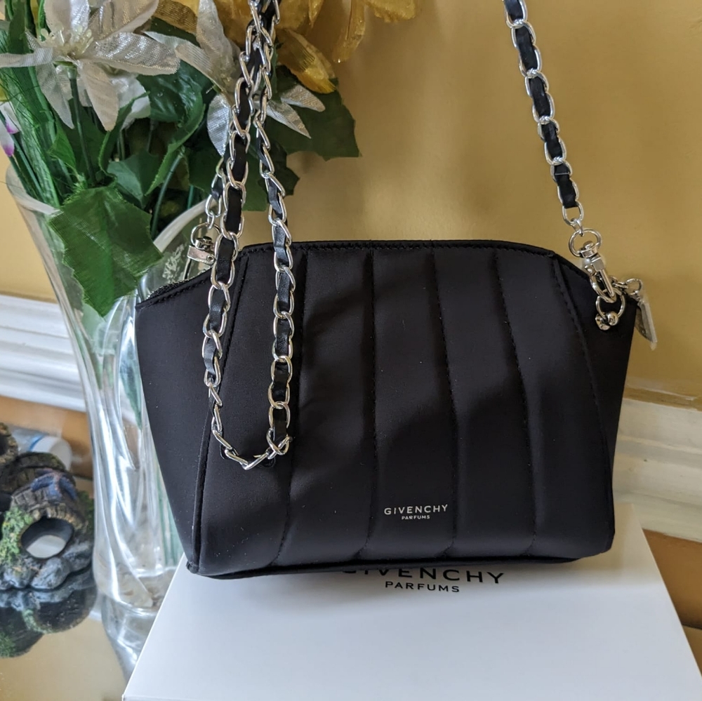 Givenchy - Picture 9 of 10